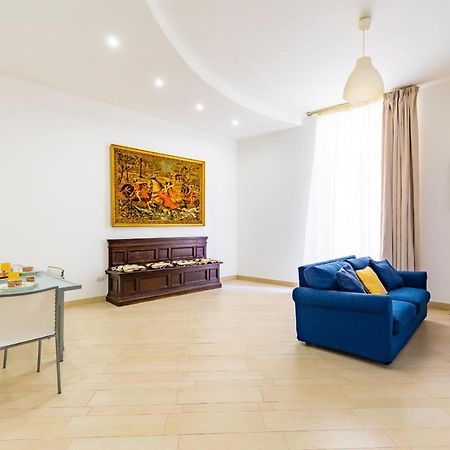 Apartment With Balcony In Palazzo Diaz By Wonderful Italy Неаполь Экстерьер фото