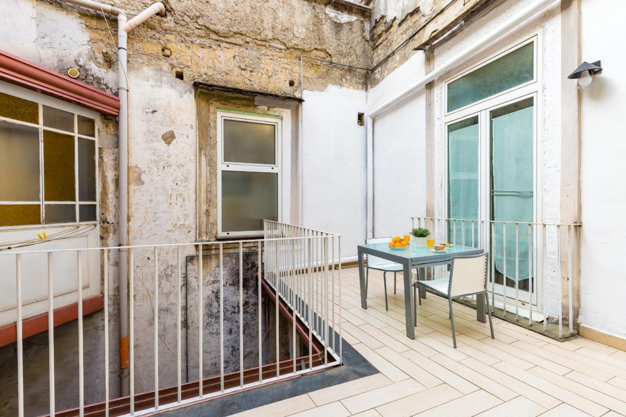 Apartment With Balcony In Palazzo Diaz By Wonderful Italy Неаполь Экстерьер фото